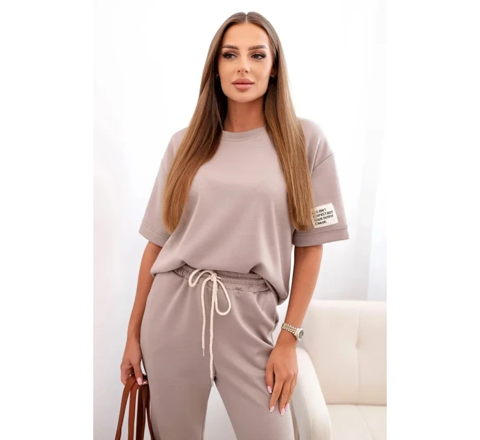 Dámský viskózový komplet s krátkým rukávem a nohavicemi tmavě béžová Dámský viskózový komplet s krátkým rukávem a nohavicemi tmavě béžová