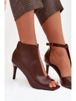 Dámské sandály na podpatku čokoládové model 22037742 - Boto