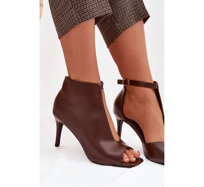Dámské sandály na podpatku čokoládové model 22037742 - Boto
