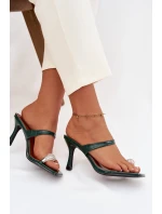 Dámské lodičky na podpatku s ozdobným detailem tmavě zelené model 21943395 - Boto Dámské lodičky na podpatku s ozdobným detailem tmavě zelené model 21943395 - Boto