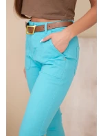 Dámské jarní kalhoty Boyfriend s vysokým pasem a páskem model 21951874 tyrkysové - K-Fashion