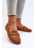 Lesklé dámské mokasíny s řetízkem Camel model 21656869 - Boto Lesklé dámské mokasíny s řetízkem Camel model 21656869 - Boto
