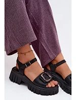 Kožené dámské sandály na platformě s přezkou model 22126033 Černé - VINCEZA