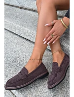 Dámské hnědé semišové mokasíny model 22348968 - VINCEZA Dámské hnědé semišové mokasíny model 22348968 - VINCEZA