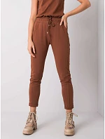 Hnědé dámské úpletové kalhoty typu chino model 21470493 - Factory Price Hnědé dámské úpletové kalhoty typu chino model 21470493 - Factory Price