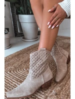 Dámské perforované kotníkové boty na podpatku béžové Ferissa Dámské perforované kotníkové boty na podpatku béžové Ferissa