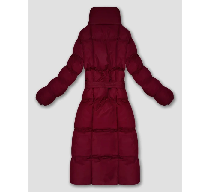 Dlouhá dámská zimní bunda ve vínové bordó barvě s páskem model 21483416 - J.STYLE Dlouhá dámská zimní bunda ve vínové bordó barvě s páskem model 21483416 - J.STYLE