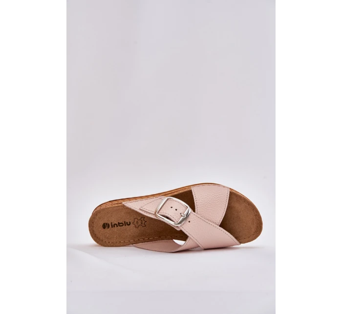 Kožené dámské pantofle s přezkou růžové model 21701900 - Inblu Kožené dámské pantofle s přezkou růžové model 21701900 - Inblu