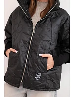 Dámská jarní prošívaná bunda s ozdobným model 22040152 vzorem a zipem černá - K-Fashion