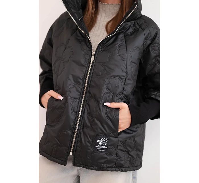 Dámská jarní prošívaná bunda s ozdobným model 22040152 vzorem a zipem černá - K-Fashion