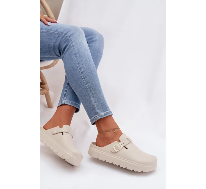 Dámské pěnové pantofle s páskem a sponou béžové Larinie