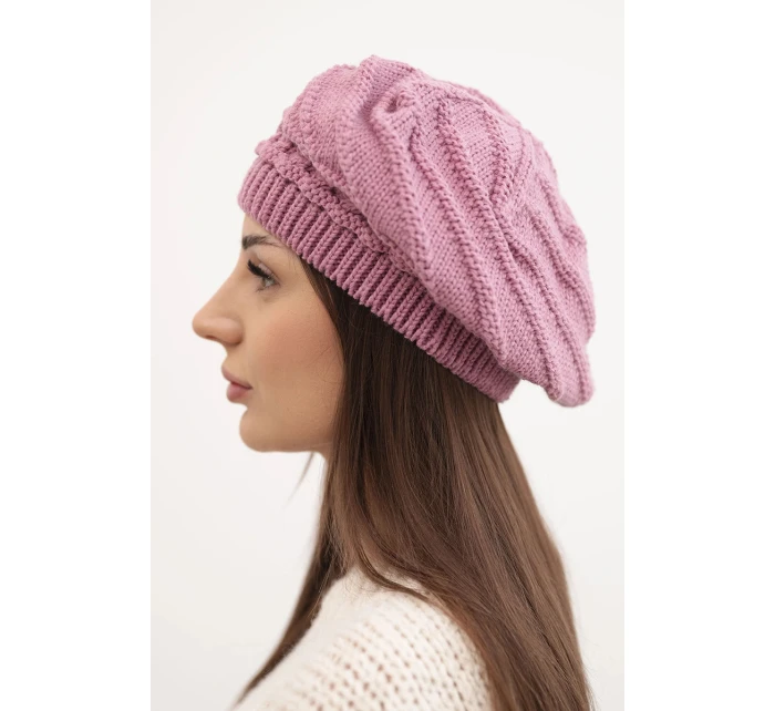 Dámská zimní čepice z volného úpletu s ozdobným vzorem K378 fialová