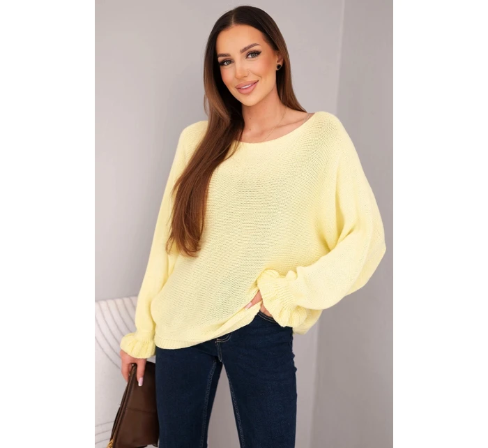 Svetr dámský z mohairu s nařasenými rukávy a výstřihem na zádech žlutý