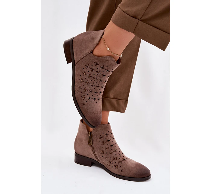 Dámské perforované kotníkové boty na nízkém podpatku Vinceza 58626 tmavě béžové Dámské perforované kotníkové boty na nízkém podpatku Vinceza 58626 tmavě béžové