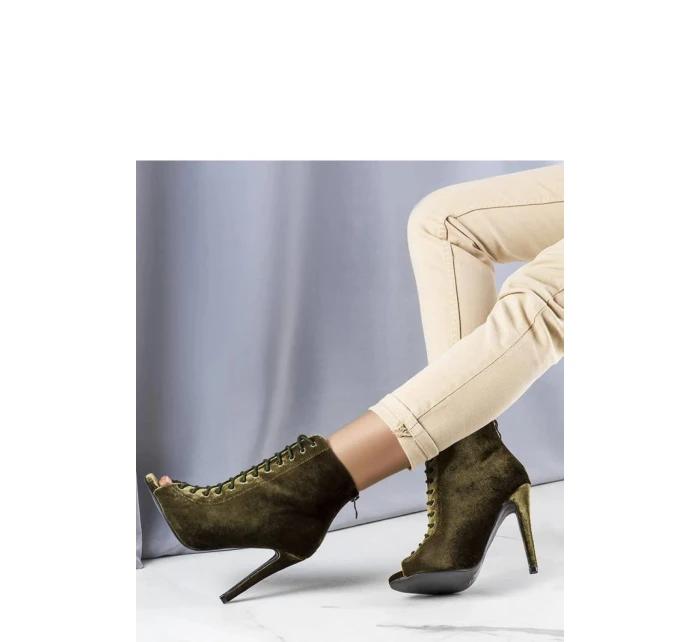 Boty na podpatku model 208024 Solea Boty na podpatku model 208024 Solea