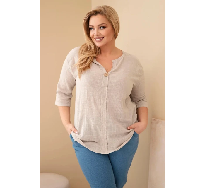 Dámská bavlněná halenka Plus Size s výstřihem na knoflíky béžová Dámská bavlněná halenka Plus Size s výstřihem na knoflíky béžová