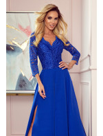 Elegantní dlouhé krajkové dámské šaty v chrpové barvě s dekoltem model 8869360 - numoco