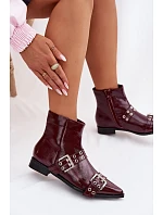 Lakované dámské kotníkové boty na plochém podpatku s pásky a přezkami Bordó model 22039899 - Boto