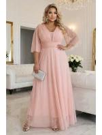 Dlouhé třpytivé plus size šaty s výstřihem a rukávy broskvová barva model 21961748 - numoco basic