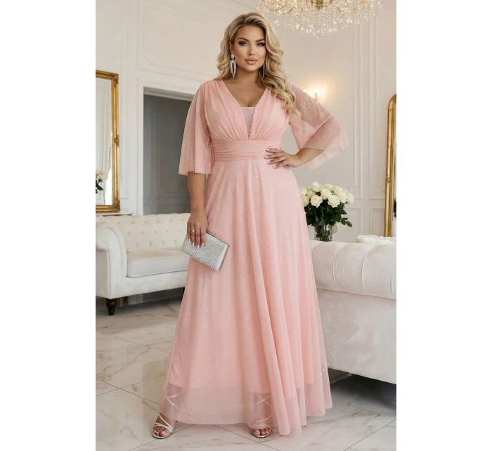 Dlouhé třpytivé plus size šaty s výstřihem a rukávy broskvová barva model 21961748 - numoco basic