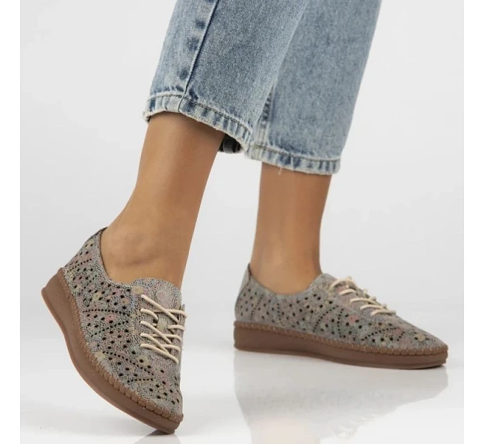 Dámská kožená prolamovaná vícebarevná polobotka Filippo model 22097369 Dámská kožená prolamovaná vícebarevná polobotka Filippo model 22097369