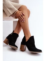 Dámské černé kozačky s výšivkou na podpatku model 21647675 - Boto Dámské černé kozačky s výšivkou na podpatku model 21647675 - Boto