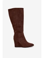 Zateplené dámské kozačky na klínu čokoládové model 21705078 - Boto Zateplené dámské kozačky na klínu čokoládové model 21705078 - Boto