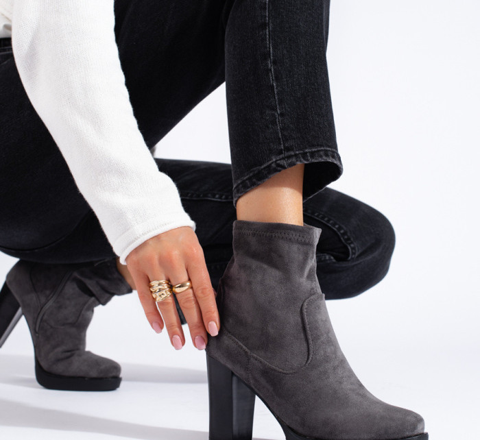 Originální šedo-stříbrné  kotníčkové boty dámské na širokém podpatku