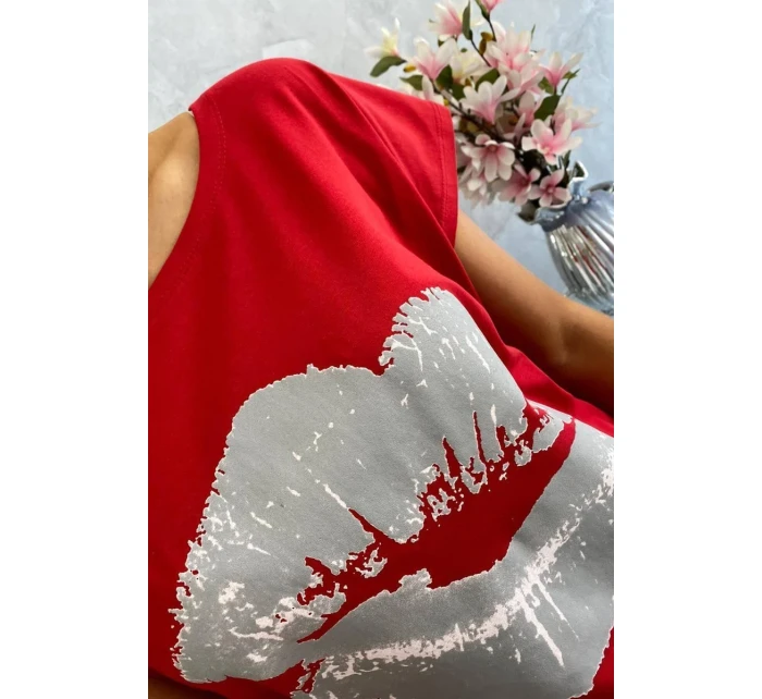 Halenka s potiskem rtů červená