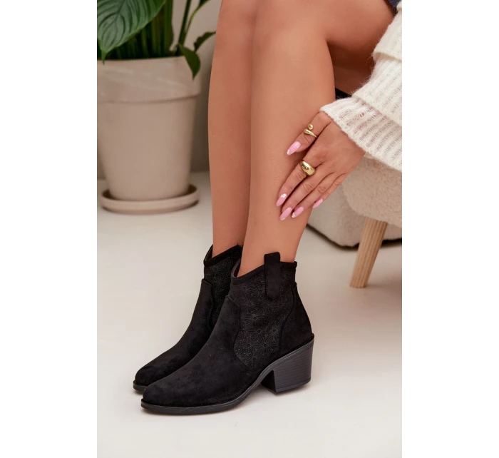 Dámské perforované kotníkové boty na podpatku model 22007400 Černé - S.Barski