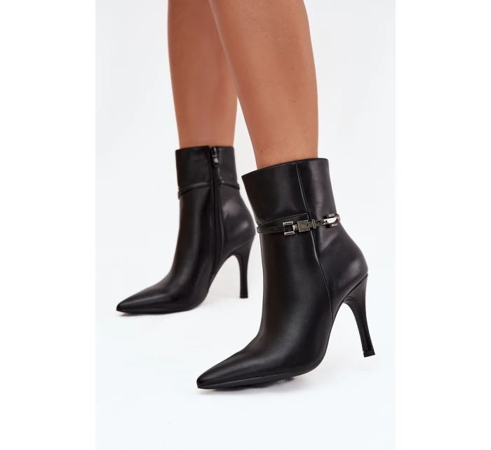 Dámské kotníkové boty na podpatku s páskem a vyhřívané černé model 21710807 - Boto Dámské kotníkové boty na podpatku s páskem a vyhřívané černé model 21710807 - Boto