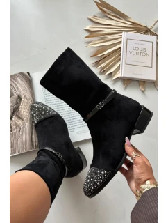 Dámské boty na nízkém podpatku se zdobením a páskem D&A – černé