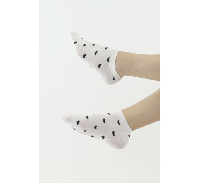 Dámské kotníkové ponožky CSD240-036 černé s bílými srdíčky - Moraj