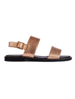 Originální zlaté dámské  sandály na plochém podpatku