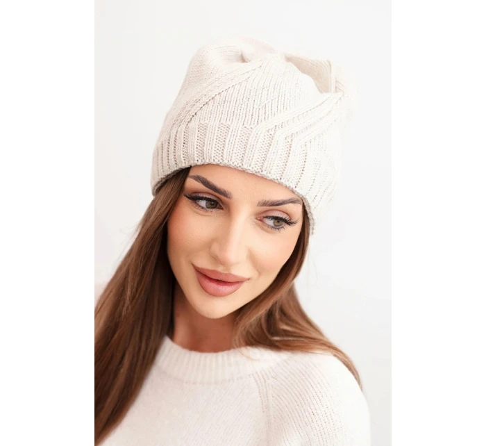 Dámská zimní čepice s vlnou a zdobením z džetů K480 béžová Dámská zimní čepice s vlnou a zdobením z džetů K480 béžová