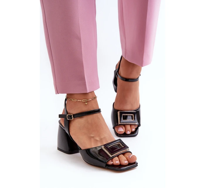 Elegantní lakované sandály na podpatku s ozdobou Černé D&A MR38-202