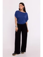 model 19670581 Viskózový top s výstřihem na ramena modrý - BeWear model 19670581 Viskózový top s výstřihem na ramena modrý - BeWear