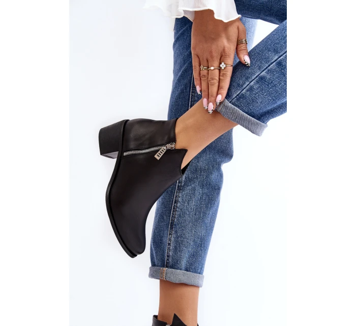 Kožené dámské kotníčkové boty na sloupku s nízkým svrškem a zipy černé Annaja Kožené dámské kotníčkové boty na sloupku s nízkým svrškem a zipy černé Annaja