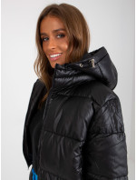 Černá prošívaná zimní bunda s kapucí