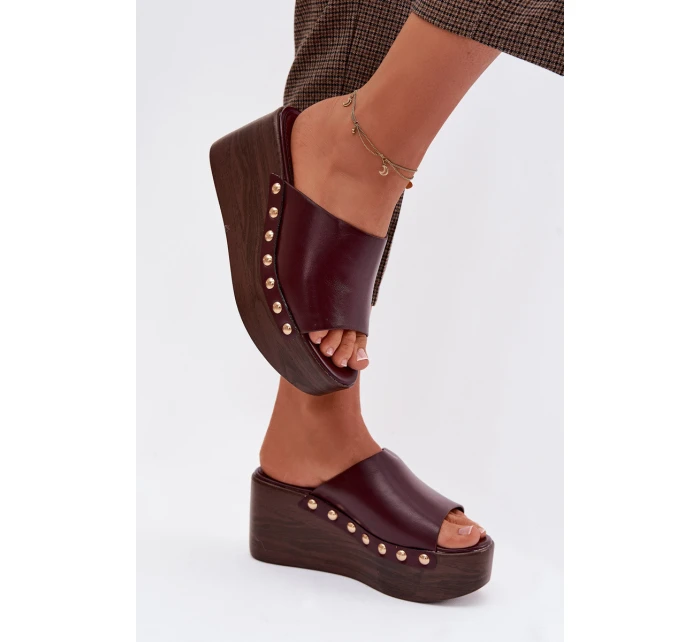 Dámské nazouváky na platformě a na podpatku s zlatými přezkami Bordó Farinelle Dámské nazouváky na platformě a na podpatku s zlatými přezkami Bordó Farinelle