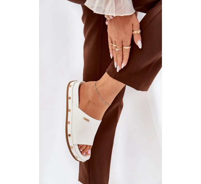 Dámské pantofle na platformě s cvočky Big Star – bílé Dámské pantofle na platformě s cvočky Big Star – bílé