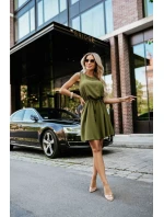 model 21335538 VICTORIA Trapézové šaty bez rukávů se zavazováním v pase khaki barva - numoco model 21335538 VICTORIA Trapézové šaty bez rukávů se zavazováním v pase khaki barva - numoco