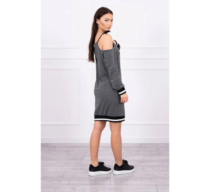 Šaty Tres Chic v grafitové barvě