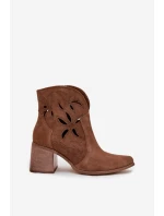 Dámské kotníky s perforovaným designem z přírodní semiše na podpatku Zazoo 3690 hnědé