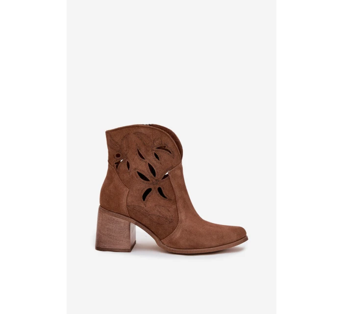 Dámské kotníky s perforovaným designem z přírodní semiše na podpatku Zazoo 3690 hnědé