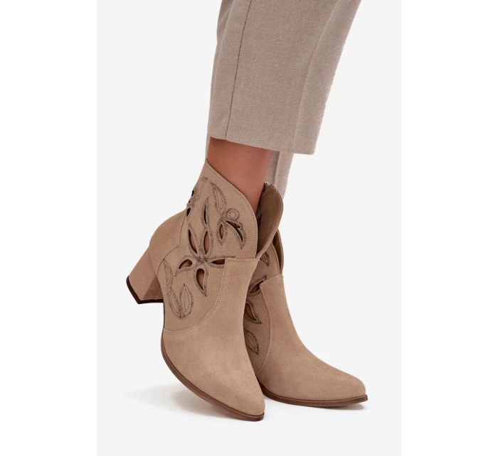Semišové dámské kotníkové boty na béžové model 21713238 - Zazoo Semišové dámské kotníkové boty na béžové model 21713238 - Zazoo