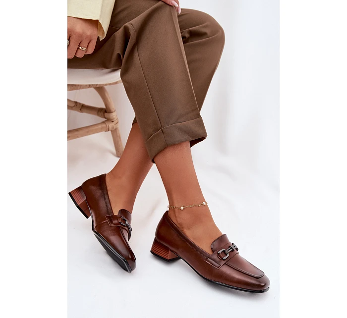 Kožené dámské polobotky na podpatku s ozdobou model 22069498 hnědé - VINCEZA Kožené dámské polobotky na podpatku s ozdobou model 22069498 hnědé - VINCEZA