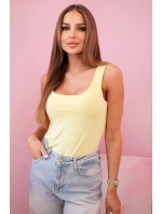 Dámská halenka na ramínka s výstřihem světle žlutá