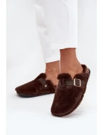 Kožešinové dámské pantofle na platformě s páskem a sponou hnědé model 21709369 - Boto Kožešinové dámské pantofle na platformě s páskem a sponou hnědé model 21709369 - Boto