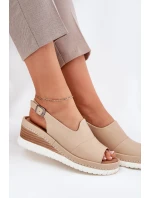 Dámské kožené sandály na klínu model 21696009 béžové - Artiker